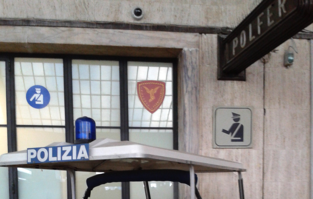 Crociata anti - rom alla stazione di Firenze